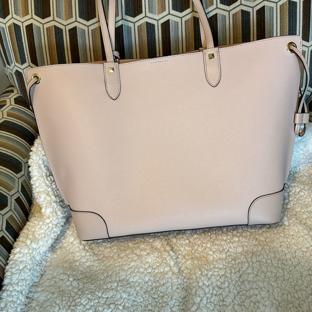 Brand Michael Kors
Edith Large Saffiano Leather Tote Bag - Picture 12 of 14